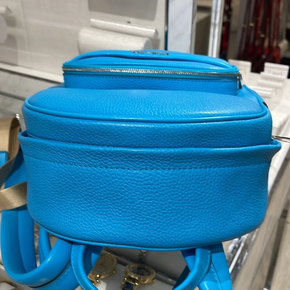 Michael Kors Bex Medium Pebbled Leather Backpack
COLOR SANTORINI BLUE
NWT - Picture 16 of 16